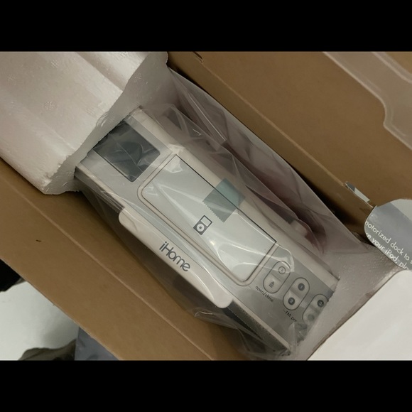 Ihome ih63 sound system for iPods - Picture 3 of 6